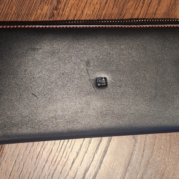 Carolina Herrera Men's Leather Wallet - Picture 2 of 5